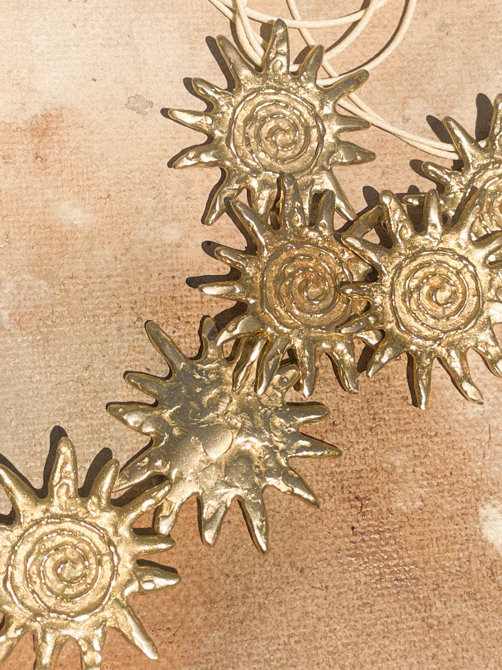 Dije sol 2.0 - bronce - Imagen 2