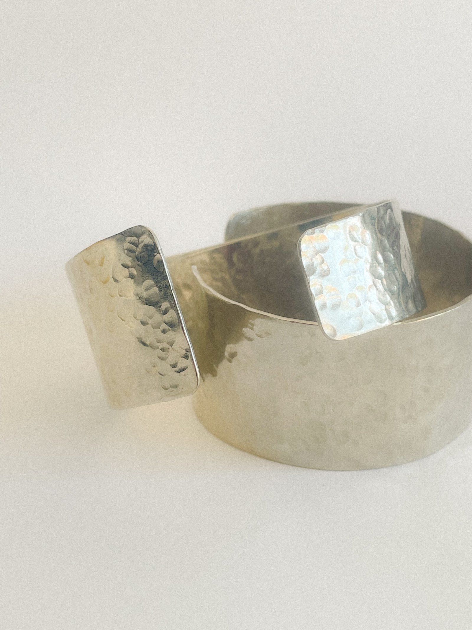 Brazalete asimetría - alpaca